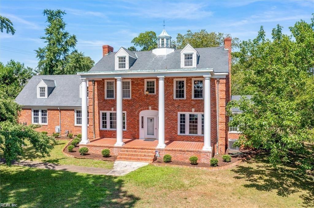 RWRealtyCo's tweet photo. Copper adorns the 2-story front porch, cupola &amp; flashings, while the inside is complete with 9ft ceilings and hardwood flooring in the butler's pantry, grand living room, den, kitchen &amp; dining room. 

107 S Boxwood Street, Hampton, VA 23669
View More https://t.co/dwHqL8Ukhg https://t.co/LEvWXdTVJ8