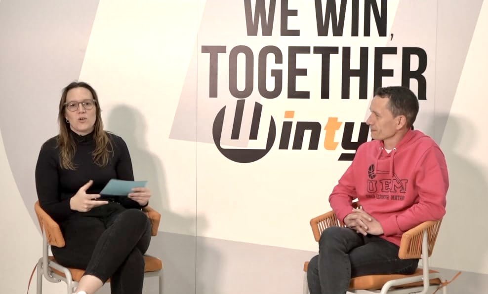 🗣️ COM CONSTRUIR UNA CANTERA SÒLIDA!

👀 Us deixem l’enllaç de l’entrevista que els companys de <a href="/Wintym__bcn/">Wintym</a> li van fer al nostre Director Tècnic, Dani Poza, dins dels actes de la ‘WEKOM EL EVENTO DE LOS CLUBES DE BALONCESTO’!
🎂 Per molts youtu.be/tSx_3KKwKK0