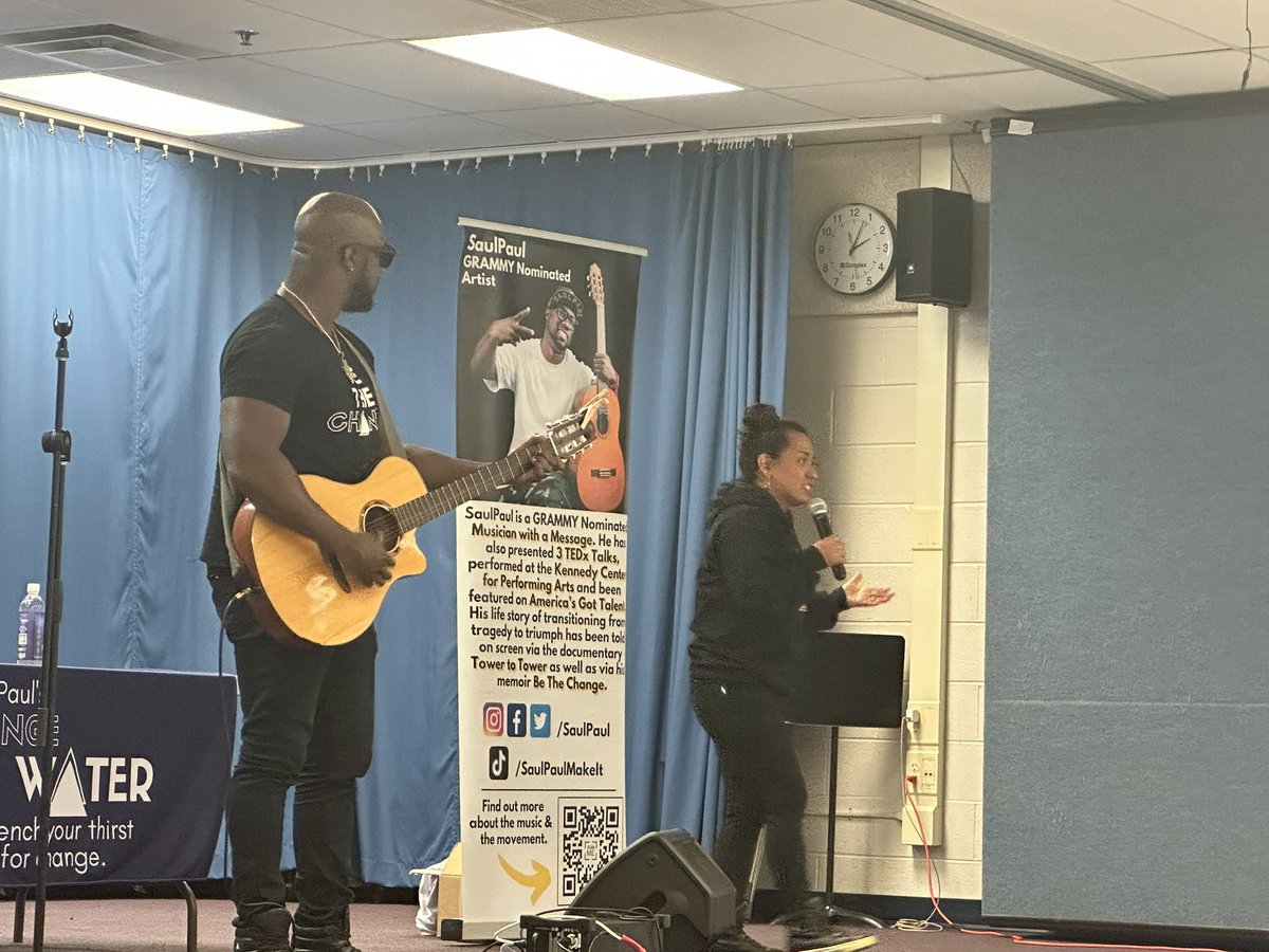 MsJConnors's tweet photo. We had so much fun learning how to Be the Change with @SaulPaul yesterday. #FHHighlights https://t.co/JfIjhlL0HX