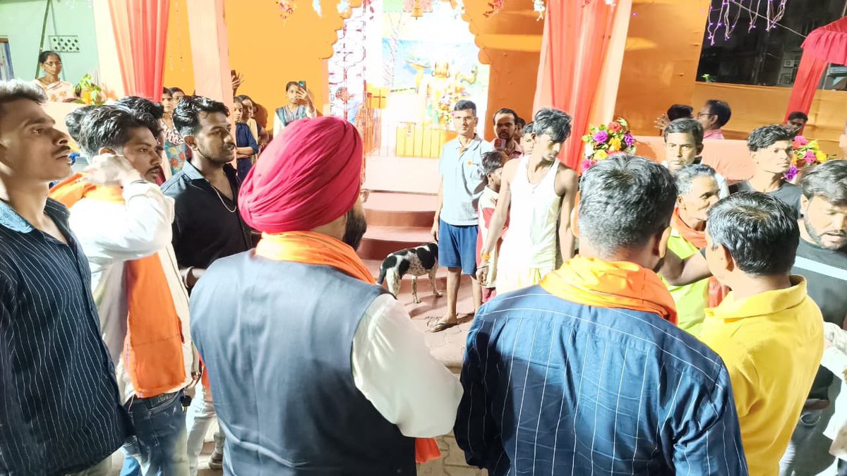 AmarpreetKale's tweet photo. भुइंयाडीह स्थित पटेल नगर धोबी बस्ती मेंं श्री श्री हनुमान मंदिर निर्माण समिति बिजय अखाड़ा द्वारा आयोजित कार्यक्रम में शामिल हुआ।

समिति के संदीप जी, नंदु जी, विक्की जी, अजीत जी, विकास जी, मयूर जी एवं समिति के अन्य सदस्यों को बधाई एवं साधुवाद। https://t.co/Vcdz8XTrMw