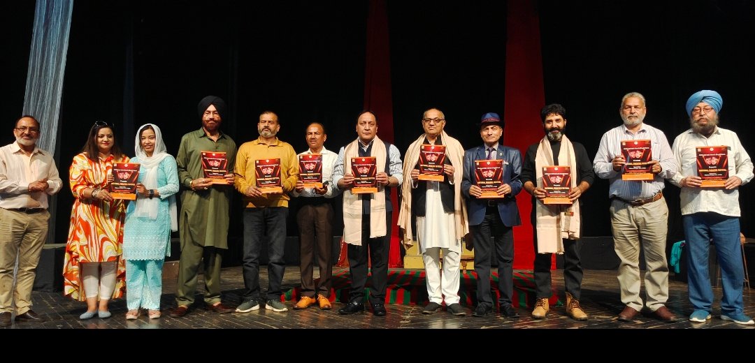 INAUGURATION OF NATIONAL THEATRE FESTIVAL @SPVARMA8 @sohailkazmi @shadabkhan @MinOfCultureGoI #theatrefestival #festival #Cultura #tariqkhan #tariqkhanfilms #JammuKashmir #Jammu #artist