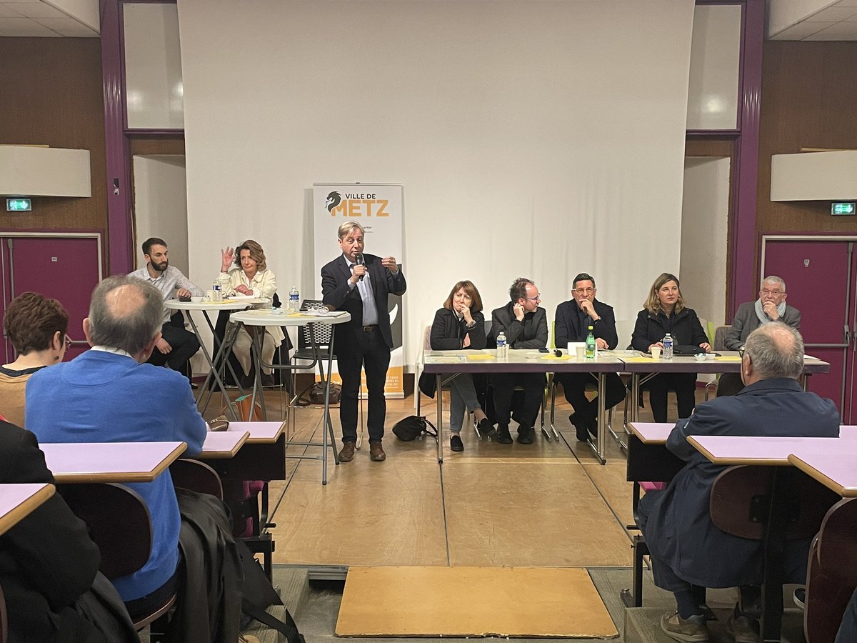 PourUtile's tweet photo. Direct 📸 Du monde ce soir à la réunion publique de Plantières-Queuleu !
🎤💬C’est parti pour plusieurs heures de questions/réponses entre les habitants, le Maire et les élus de la Majorité Municipale ! #proximite #ecoute #utilepourmetz https://t.co/s092u6G84U