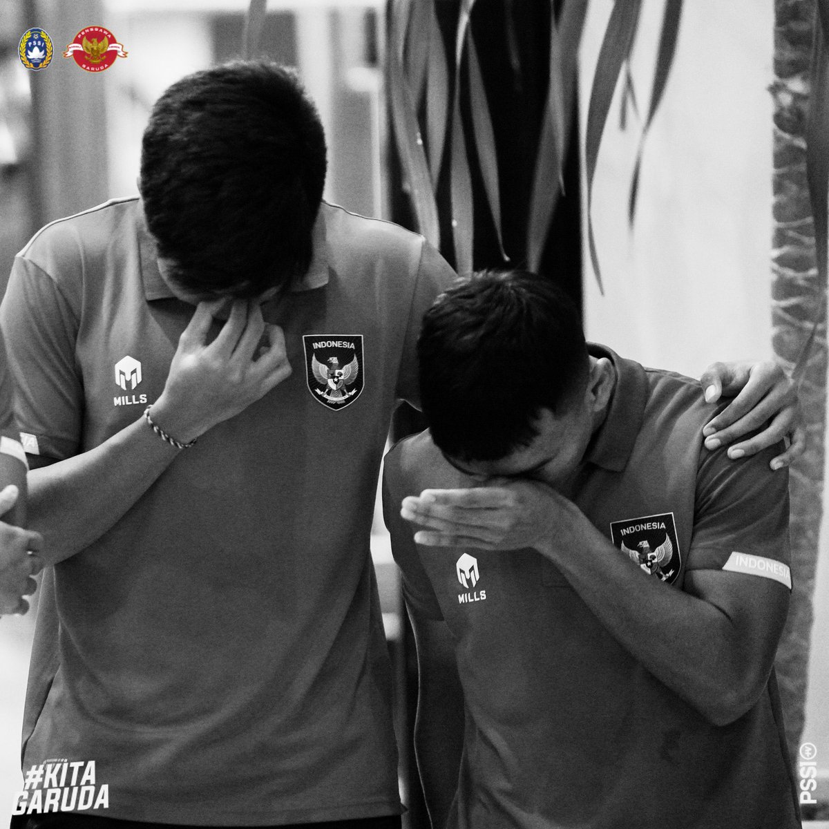 FaktaSepakbola's tweet photo. Reaksi Pemain &amp; Official Timnas U-20 setelah pengumuman dibatalkannya Piala Dunia U-20 2023 di Indonesia.🥲🥹🇮🇩

Tetap semangat &amp; Comeback stronger!🫡🇮🇩 https://t.co/Ii3Qy7bRx7