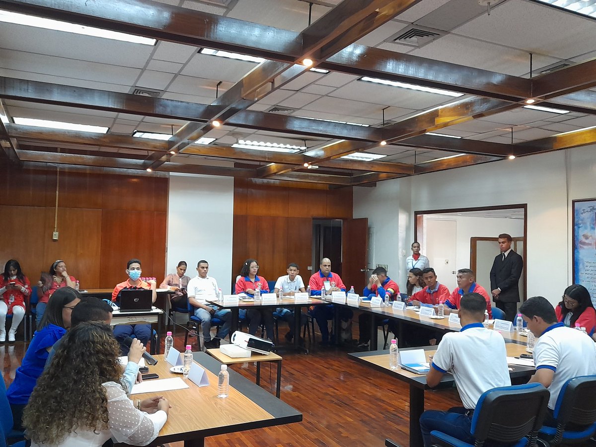 VasypcUnefa's tweet photo. 🟢#EnEsteMomento | Ponencia: Reglamentación Vigente en Materia de participación Estudiantil dentro de la UNEFA |Reglamento del CEPPU.
#UNEFA
#CEPPU
#ConsejoUniversitario https://t.co/uXY2L9jjWT