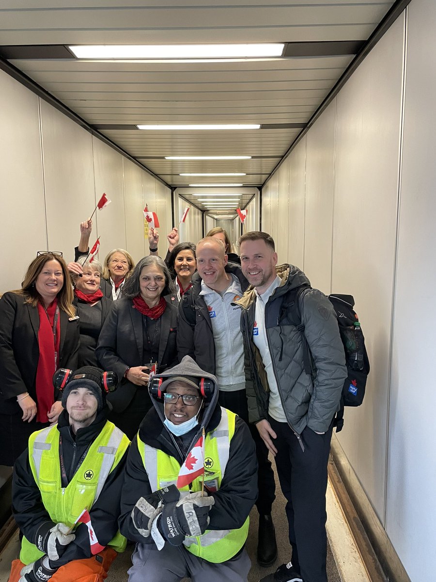 What a send off by the <a href="/AirCanada/">Air Canada</a> crew <a href="/stjohnsairport/">St. John's Airport</a> ✈️ #Ottawabound #WMCC2023