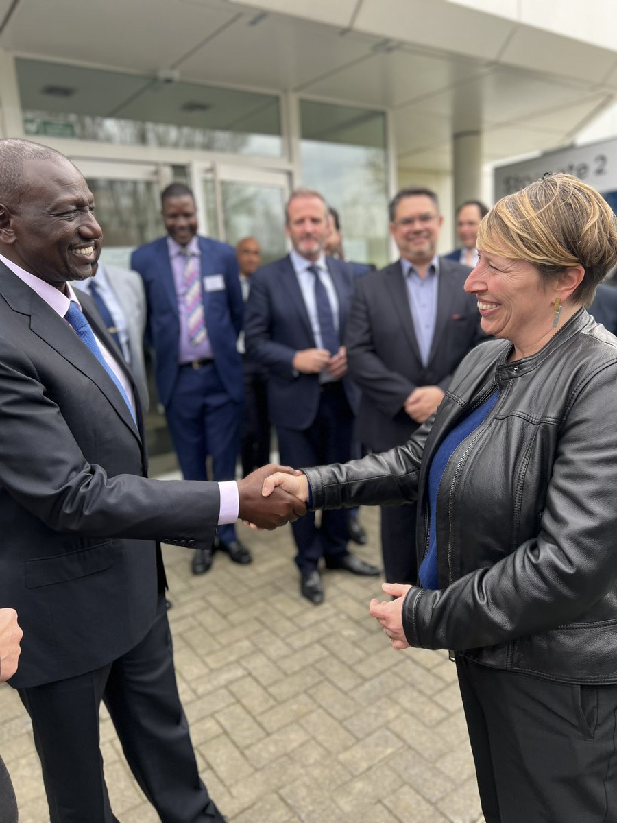 Vandaag was ik samen met 🇰🇪Keniaans president <a href="/WilliamsRuto/">William Samoei Ruto, PhD</a> en Waals minister-president <a href="/eliodirupo/">Elio Di Rupo</a> op bezoek bij <a href="/Univercells_sa/">Univercells</a>, een 🇧🇪 biotechbedrijf dat landen overal ter wereld, en binnenkort ook Kenia, helpt zelf vaccins te produceren.