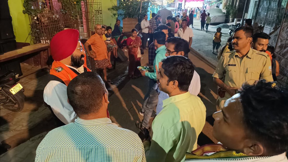 AmarpreetKale's tweet photo. अमर ज्योति संघ, बुढ़ी शीतला मंदिर, भुइंयाडीह में आयोजित ज्वारा पूजा में शामिल होकर माथा टेका।

समिति के धर्मू साहू जी, गौतम ठाकुर जी, मेघनाथ ठाकुर जी, संतोष छत्री जी, कौशिक प्रसाद जी, रोहित प्रसाद जी, बिट्टू जयसवाल जी एवं समिति के अन्य सदस्यों को बधाई एवं साधुवाद। https://t.co/pvn9ZU3W0Q