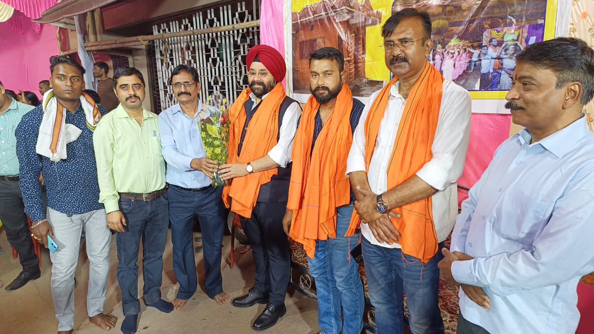 AmarpreetKale's tweet photo. अमर ज्योति संघ, बुढ़ी शीतला मंदिर, भुइंयाडीह में आयोजित ज्वारा पूजा में शामिल होकर माथा टेका।

समिति के धर्मू साहू जी, गौतम ठाकुर जी, मेघनाथ ठाकुर जी, संतोष छत्री जी, कौशिक प्रसाद जी, रोहित प्रसाद जी, बिट्टू जयसवाल जी एवं समिति के अन्य सदस्यों को बधाई एवं साधुवाद। https://t.co/pvn9ZU3W0Q