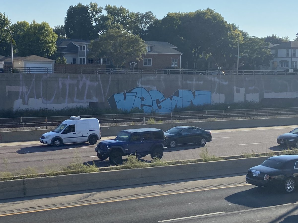 Chicago Expressway Graffiti hits HARD!!! #Fullertonartgallery #chicagograff #ChicagoHistory #Zenl #Lont #Vegan @graffitichicago @TimeOutChicago @chicago_pod @WGNNews @ilovehiphop_88 @GraffitiRadical @GraffitiDocFilm