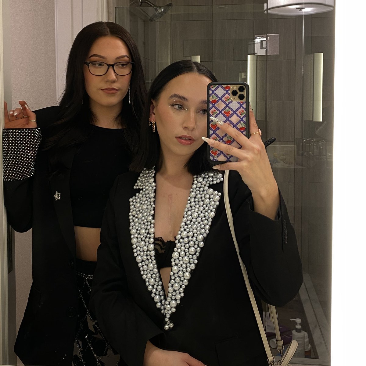 daydreamerlex's tweet photo. 7 whole years!! I feel so lucky that you stumbled into my life. It’s been a crazy ride growing up alongside each other from a distance but I couldn’t imagine my life without you. I’m so grateful @Adele brought us together. love you long time, my same💗 @crazyforadkins https://t.co/SoBXe08TjS