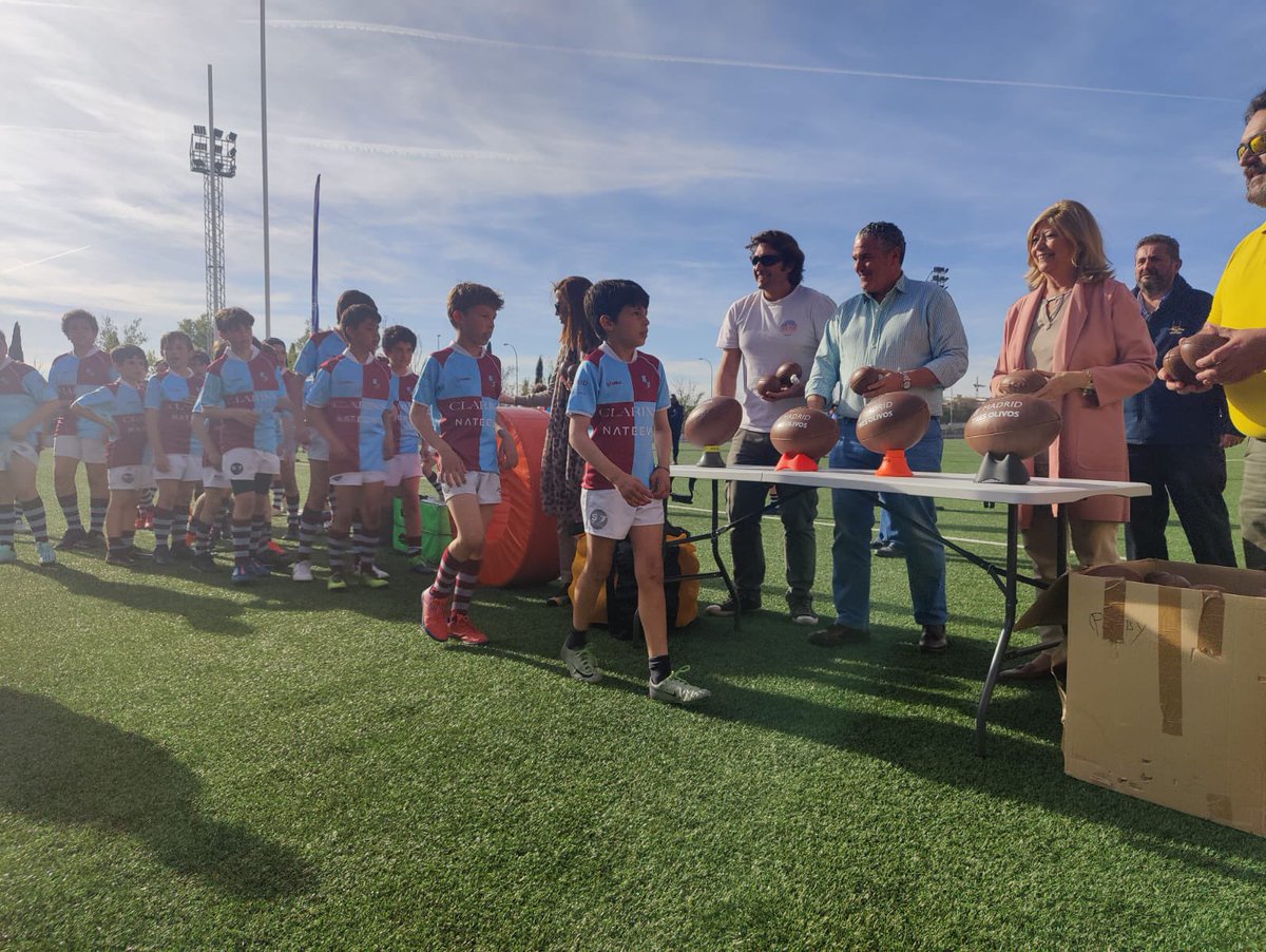 Javier Ramírez (@jrcramirez) on Twitter photo Visita con la delegada de obras <a href="/palomagromero/">Paloma García Romero</a> al campo de rugby Tres Olivos junto a <a href="/sanisidrorugby/">San Isidro Rugby</a> , <a href="/OsosdelPardo/">Osos del Pardo R.C.</a> y <a href="/rugbyfuencarral/">Rugby Fuencarral</a>
#Madrid Visita con la delegada de obras <a href="/palomagromero/">Paloma García Romero</a> al campo de rugby Tres Olivos junto a <a href="/sanisidrorugby/">San Isidro Rugby</a> , <a href="/OsosdelPardo/">Osos del Pardo R.C.</a> y <a href="/rugbyfuencarral/">Rugby Fuencarral</a>
#Madrid