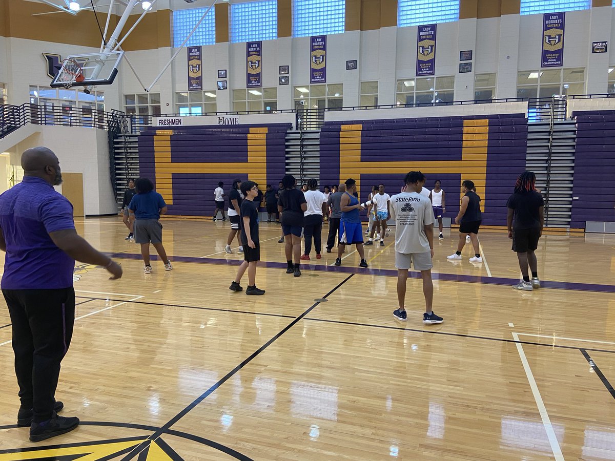 FabianWhylly's tweet photo. Last morning workout before spring break. @HHS_HCS @HHS_HCS @mark_myers34 @HamptonFBall https://t.co/2oAbQlQglZ