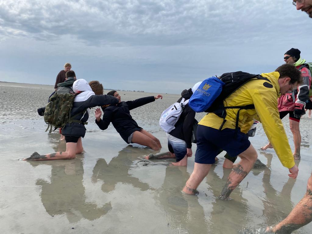 BAPitzemburg's tweet image. Alle leerlingen en leerkrachten van onze autiklassen  verblijven deze week in Bretagne. De afgelopen dagen bezochten ze al Rouen, Saint-Malo, Dinard, Dinan, Mont Saint Michel en Ile de Brehat. @GO_onderwijs #helemaalGO #bonvoyage