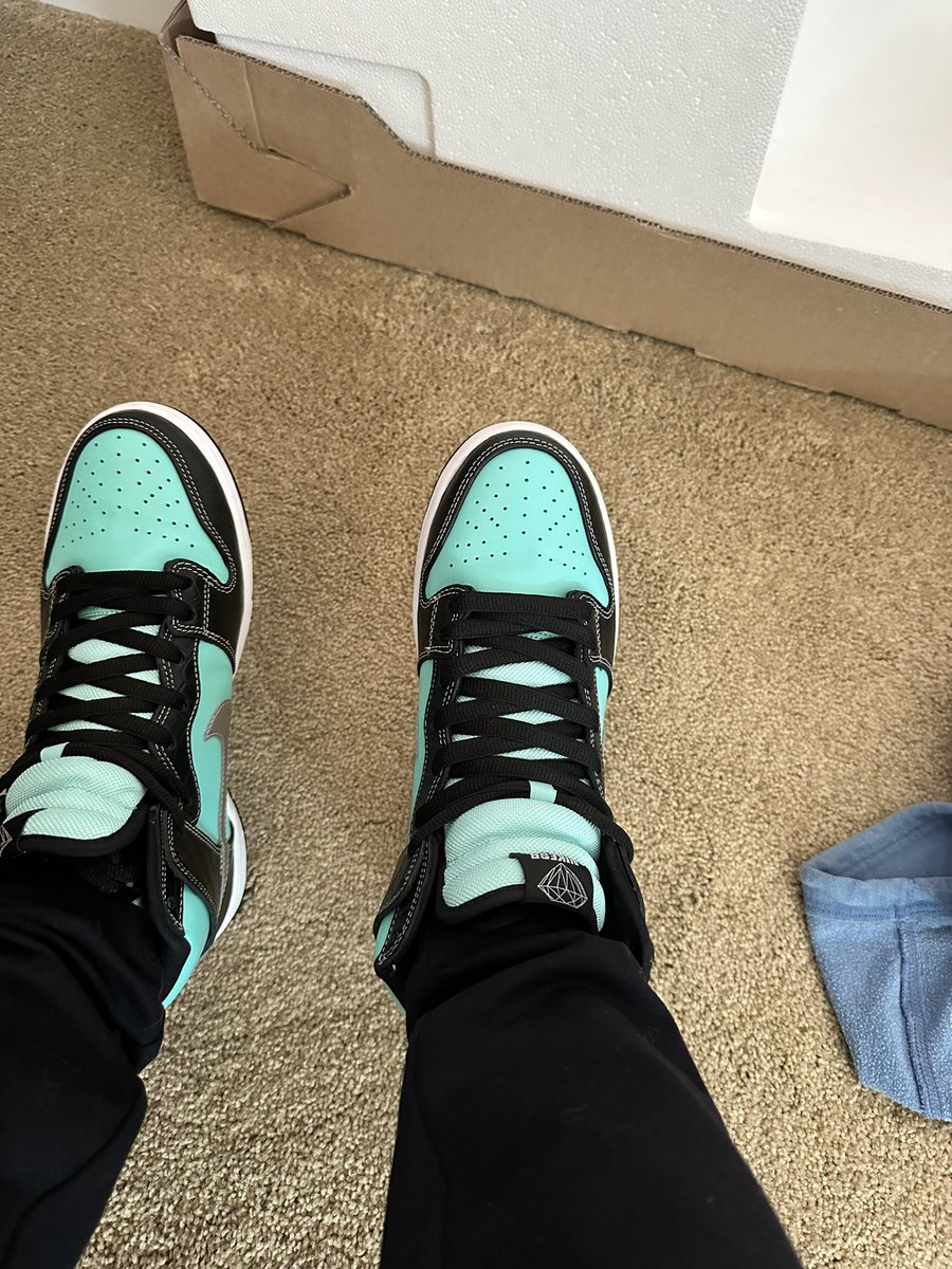 It’s been raining too much lately so made these my work from home shoes - Jordan 4 Black Cavas and Tiffany high SB Dunk 
#atmoscollectorsclub #atmosweb size M 10