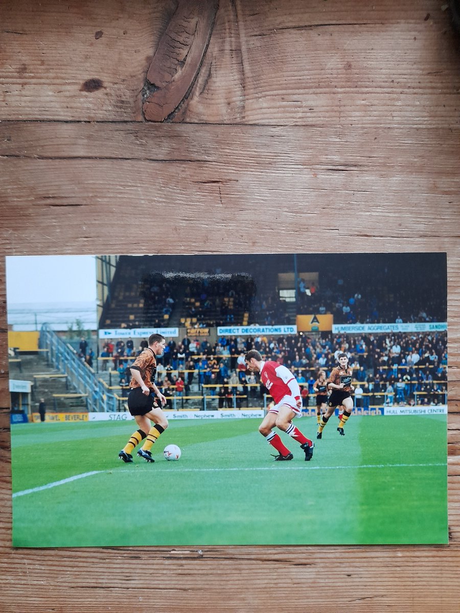@ad_low looks on as @DWindass10 takes on the rotherham defence in 1994/95