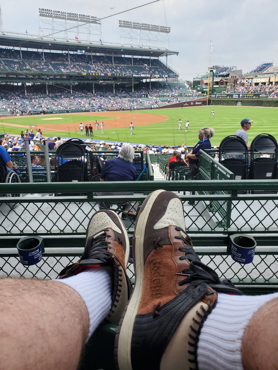 joseph7243's tweet photo. @atmos_usa Easy choice would be these! Always a great pair to wear to the game. Men's size 12 #atmoscollectorsclub    #atmosweb https://t.co/ry57hDfo3E