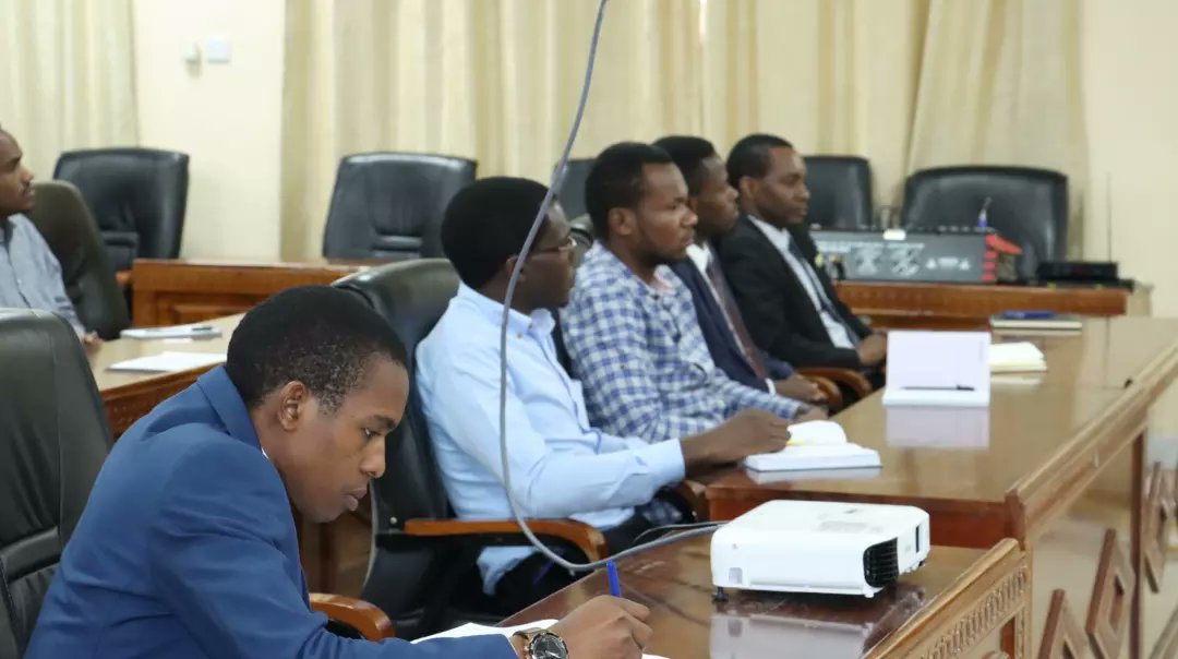 muhimbiliuniver's tweet photo. Mafunzo haya yametolewa na wawezeshaji kutoka TAKUKURU yenye lengo la  kufahamu:
#Rushwa na Athari zake
#Namna sahihi ya kuzuia rushwa na mianya yake
#Kuepuka kutanguliza maslahi binafsi wakati wa utekelezaji wa majukumu yao kama wanafunzi na Viongozi wa wanafunzi https://t.co/bUQkTCz7ya