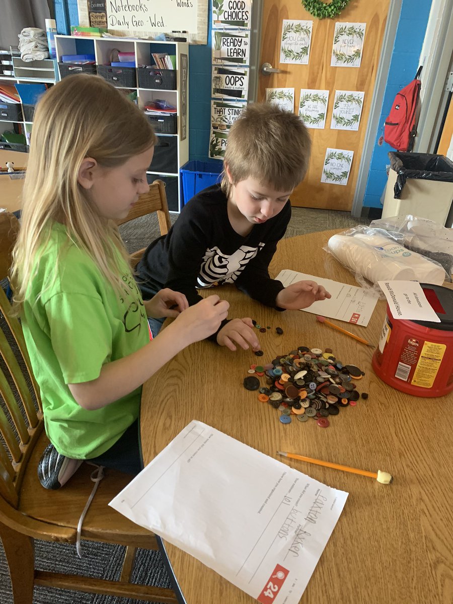 NEN2ndgrade's tweet photo. Organizing, counting and representing a collection of object to 1,000 using concrete models https://t.co/9IfWSFkmRC