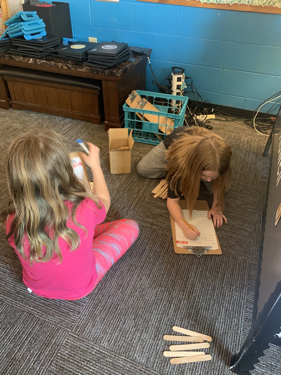 NEN2ndgrade's tweet photo. Organizing, counting and representing a collection of object to 1,000 using concrete models https://t.co/9IfWSFkmRC