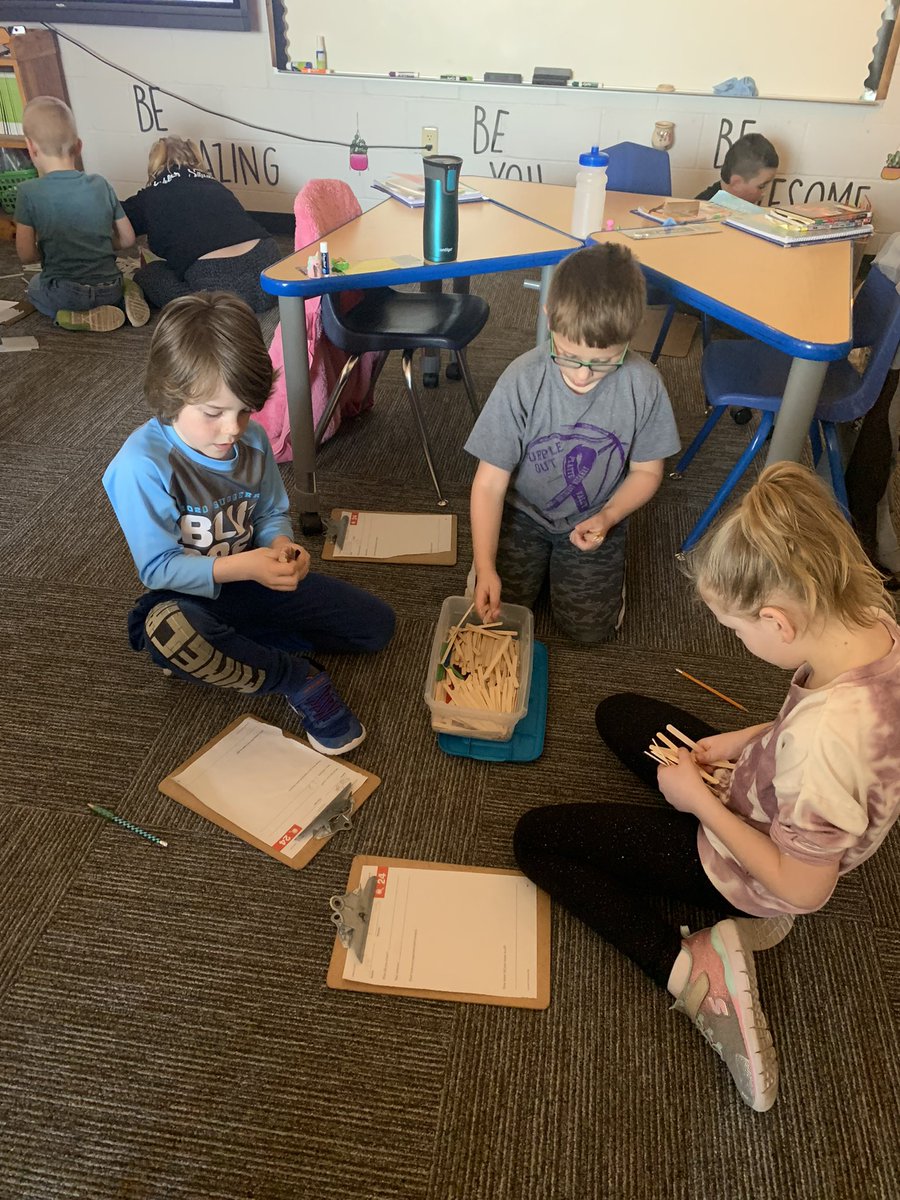 NEN2ndgrade's tweet photo. Organizing, counting and representing a collection of object to 1,000 using concrete models https://t.co/9IfWSFkmRC