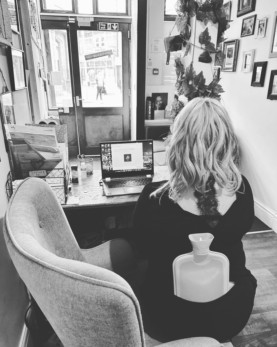 JessieGallier's tweet photo. The reality of living with Endometriosis is hot water bottles at work ⚡️

#endometriosis #chronicillness #endometriosisawareness #chronicpain #endowarrior #endo #womenshealth #invisibleillness #fertility #adenomyosis #health  #endosisters #mentalhealth #endometriosiswarrior #pain #pelvicpain #EndometriosisAwarenessMonth #butyoudontlooksick #women