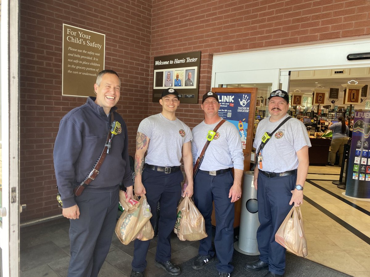 mitchmuller's tweet photo. ⁦@CharlotteFD⁩ Station 6 heroes! Thank you for your service guys! Wife says thank you for the photo! https://t.co/gmbc66lDfX