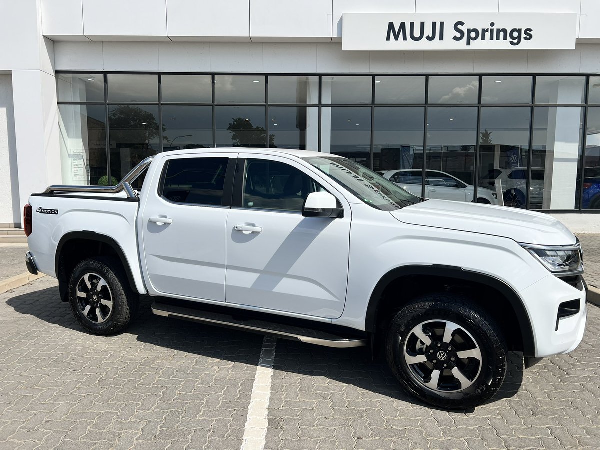 JonbGoon's tweet photo. STUNNER!!! 😍😍
Amarok Style 2.0TDi 4motion. 💪🏻💪🏻
Features are: leather, LED headlights, reverse camera, wireless APP connect and many more. 
Priced at R 849 999 subject to in house finance. T’s &amp; C’s apply. 
Call us on 0118153700 or email jblackman@mujivw.co.za. 

#MUJIVW https://t.co/4xkDTov54G