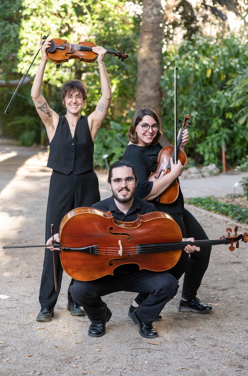 MaryMoragon's tweet photo. Como podéis ver, ayer en el Jardín Botánico fue muy bien... ¡pero tenemos ganas de más! ¡Nos vemos mañana en la Facultad de Geografía e Historia! 🎶❤️ https://t.co/GNzHM1ExYP