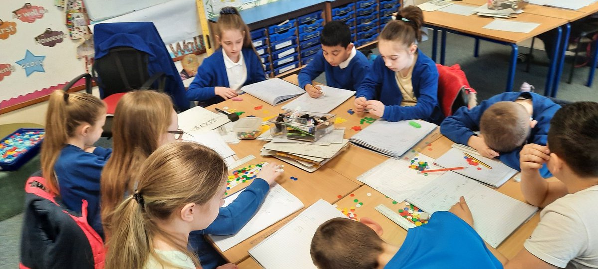 MrsVKiddie's tweet photo. Working on division today again. #vpsmaths https://t.co/kxglXl79YF