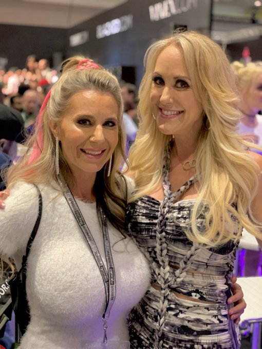 Happy Birthday ??? @brandi_love Can’t wait to see you ❤️? https://t.co/KYK8g5eiZx