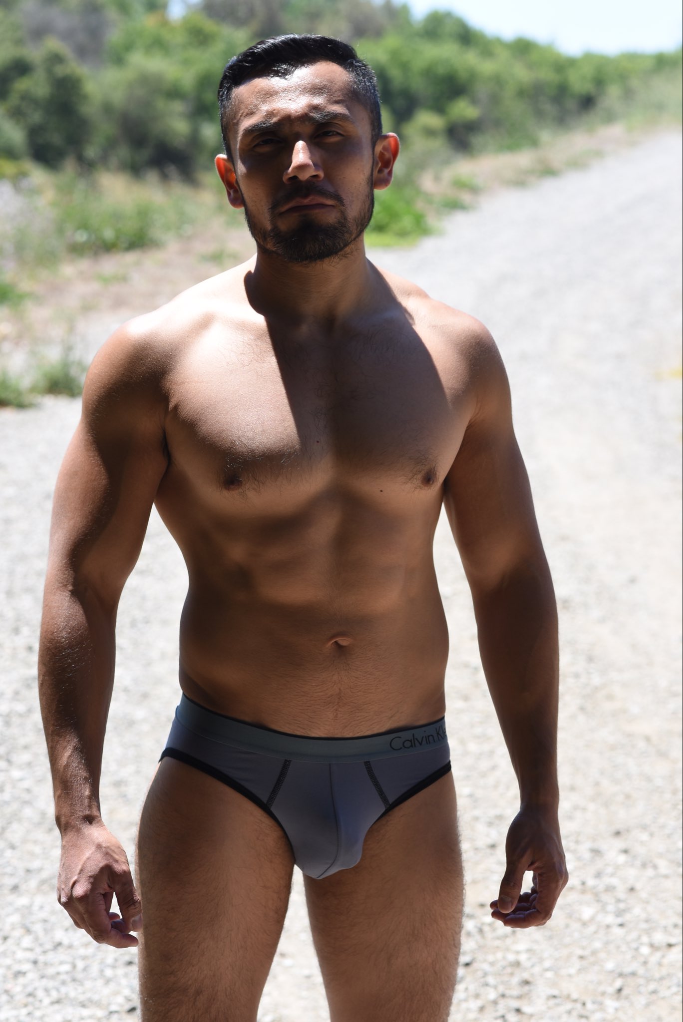 era solo un morrito en el norte de california con muchas ganas de enseñar bulto a la primer provocación 👀 #throwbackwheneveriwant https://t.co/fcpmR7Jlg9
