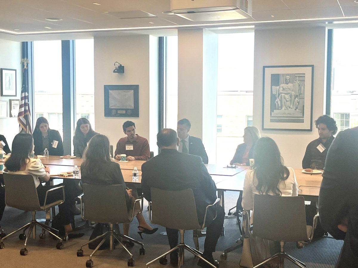 HispanicsFwd's tweet photo. Thank you to @akin_gump for hosting some of our participants today! It was an inspiring talk with pro-democracy activist @LeopoldoLopez &amp; former Congresswoman @RosLehtinen. López discussed his story as a political leader &amp; how he continues to fight for democracy in Venezuela. https://t.co/z8NjrWbm1W