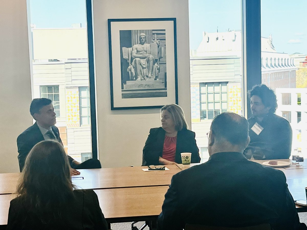 HispanicsFwd's tweet photo. Thank you to @akin_gump for hosting some of our participants today! It was an inspiring talk with pro-democracy activist @LeopoldoLopez &amp; former Congresswoman @RosLehtinen. López discussed his story as a political leader &amp; how he continues to fight for democracy in Venezuela. https://t.co/z8NjrWbm1W