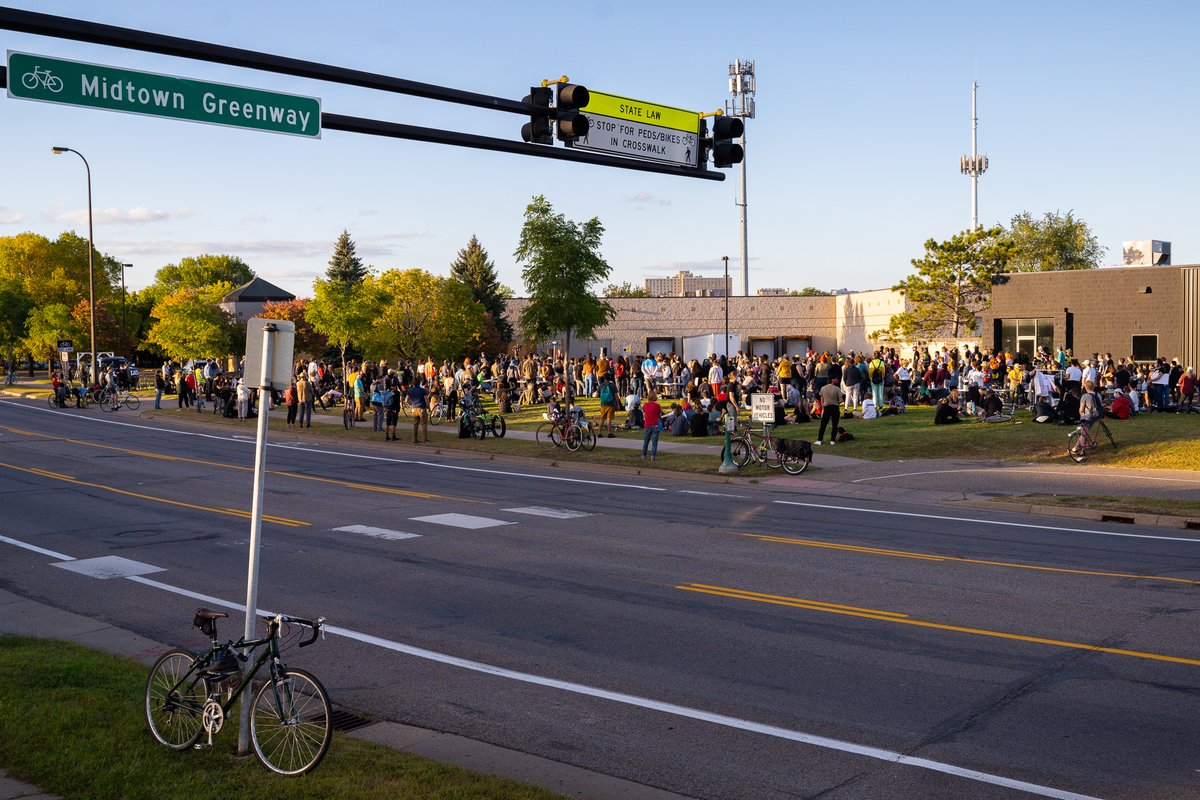 daviss's tweet photo. Minneapolis said today their two options for a new third precinct are the existing site or a vacant lot at 2600 Minnehaha. In Sept. 2020, the city was in negotiations to lease the building across from the latter but the owner pulled out of talks after protests and vandalism. https://t.co/afrLCbcEg2