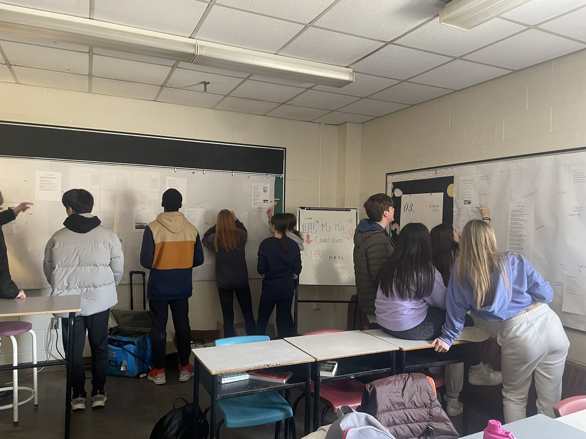 JohnstKM's tweet photo. Annotating during our poetry gallery walk today in ELA! ☺️ @sajhnews https://t.co/HDzjln1Gi5