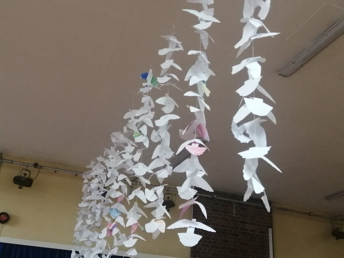StGeorgesKent's tweet photo. Inspired by the @pwalkersculptor project @RochesterCathed, here is @StGeorgesKent exhibition of #PeaceDoves. Huge thanks to Pete for his patience! #ChurchSchool #EasterProject #Art #Peace https://t.co/a123bLX50B