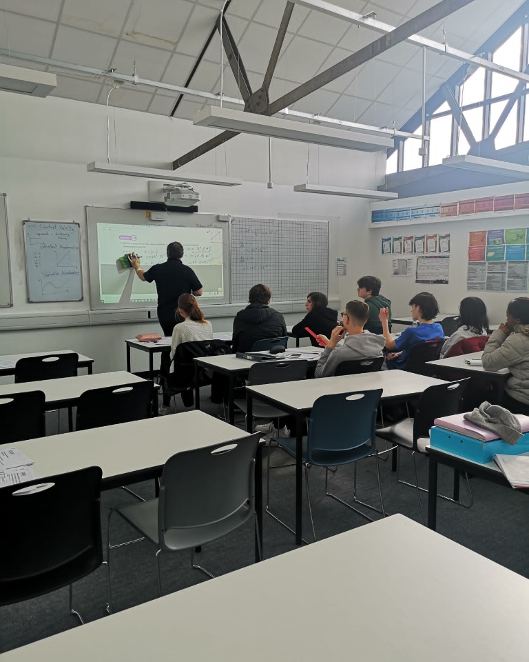 UTCLeeds's tweet image. Here at UTC, we link our curriculums together. We&apos;ve got maths &amp;amp; engineering taught together so students see how they link. Maths for Engineering is studied by all students taking one of the Y12 engineering qualifications.
#mathsforengineers #thinkutc