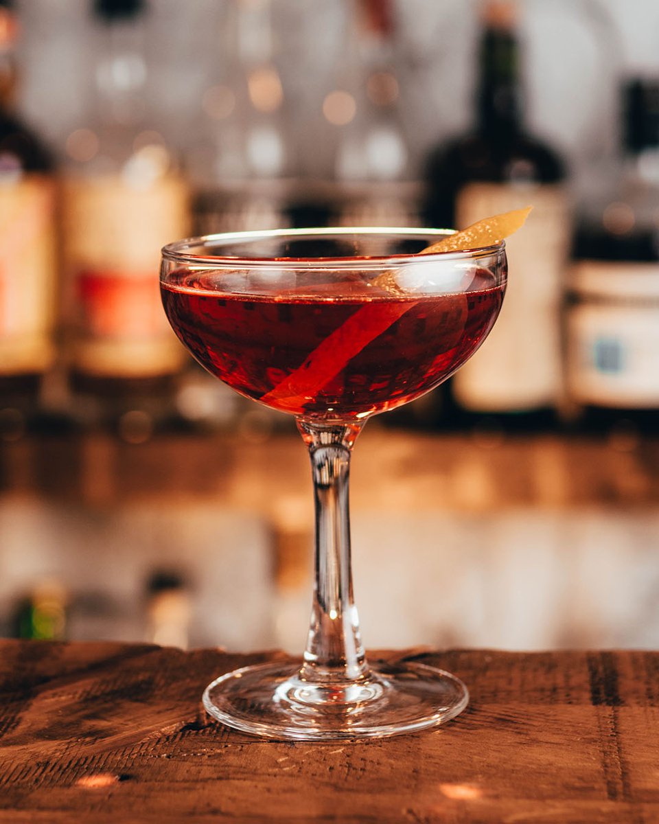 alchemix_bar's tweet photo. Old Pal is riff on the classic Negroni. It uses dry vermouth instead of sweet vermouth.  
It's a great twist that adds a different complex note to the drink. 😮

Old Pal Recipe
1 oz Campari
1 oz Dry Vermouth
1 oz Gin

#campari #gin #dryvermouth #gincocktails https://t.co/0qcfQkAM0y