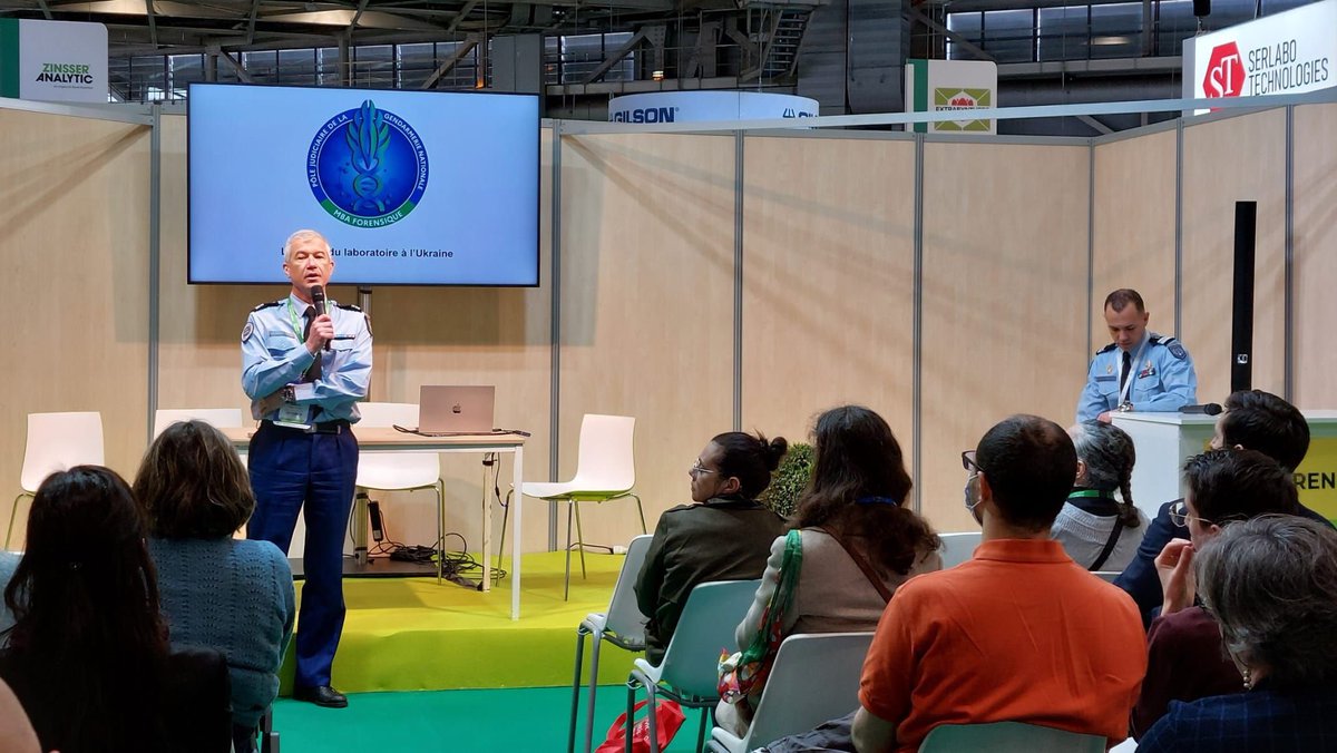 UNPJ_GN's tweet image. Les conférences s&apos;enchaînent au @ForumLabo Porte de Versailles à Paris. 
Au programme aujourd’hui :  &amp;gt; Comment l’expert #IRCGN étudie et analyse une trace 
&amp;gt; Retour d’expérience sur le laboratoire mobile ADN 🧬 envoyé en Ukraine
#forumlabo #PJGN #IRCGN #labadn