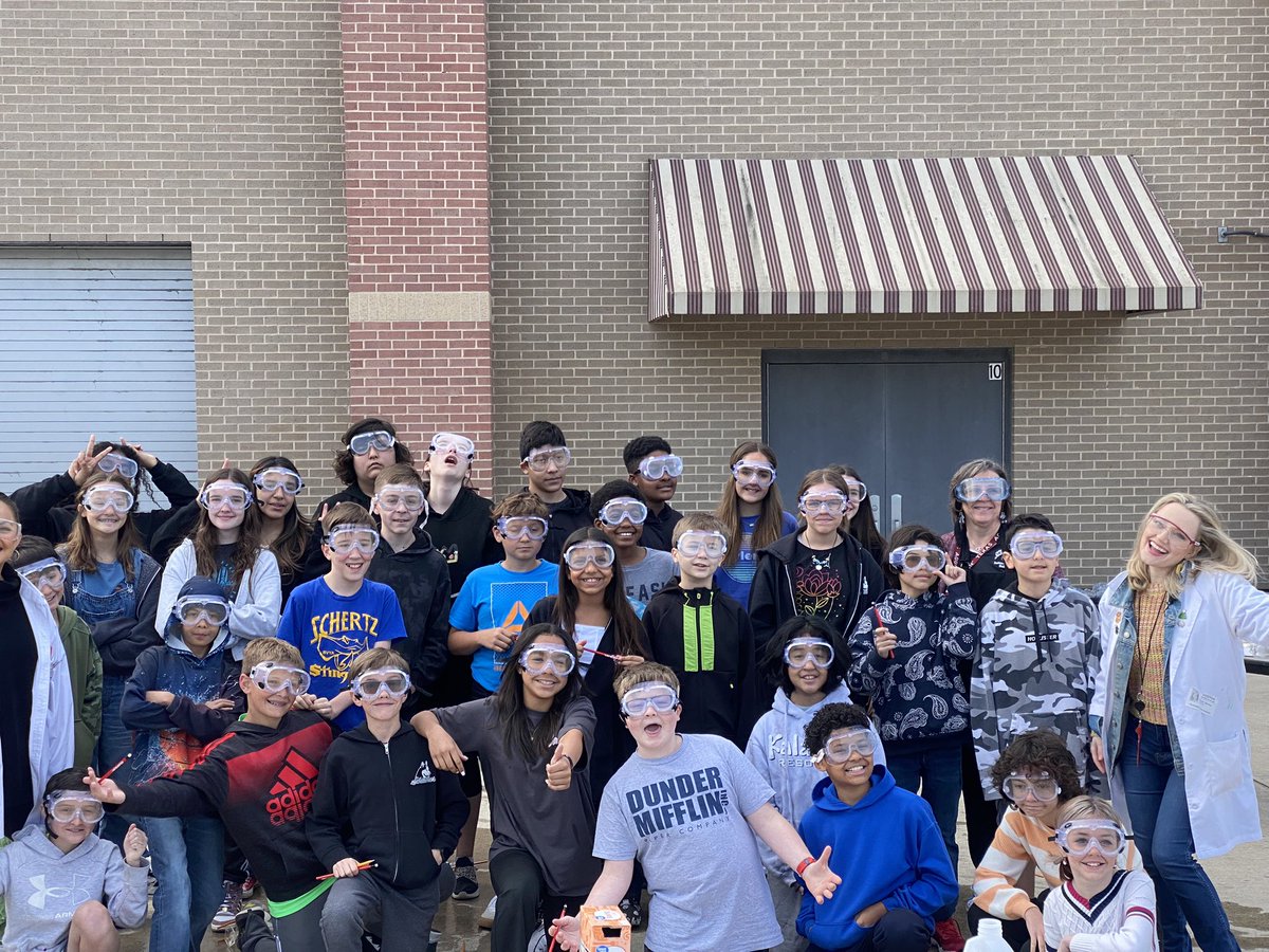 KSATSarahSpivey's tweet photo. #SciencewithSarah: Soda bottle rockets🚀
What a fun morning at Schlather (@SCUCISD)!
These bright students explored literal rocket science today 🤯
The wonderful @SarahAcosta was my assistant today!
Check out the experiment & how to do it here ➡️ https://t.co/RawzW9EzvA https://t.co/Cfic2R4Fdf