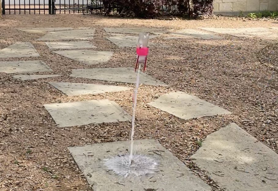KSATSarahSpivey's tweet photo. #SciencewithSarah: Soda bottle rockets🚀
What a fun morning at Schlather (@SCUCISD)!
These bright students explored literal rocket science today 🤯
The wonderful @SarahAcosta was my assistant today!
Check out the experiment & how to do it here ➡️ https://t.co/RawzW9EzvA https://t.co/Cfic2R4Fdf