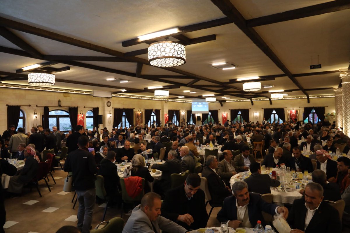 Valimiz <a href="/valisalihayhan/">Salih AYHAN</a> ile birlikte muhtarlarımızın katılımlarıyla düzenlenen iftar programındayız.

Allah tuttuğumuz oruçları ve dualarımızı bu mübarek günler hürmetine kabul eylesin inşallah.