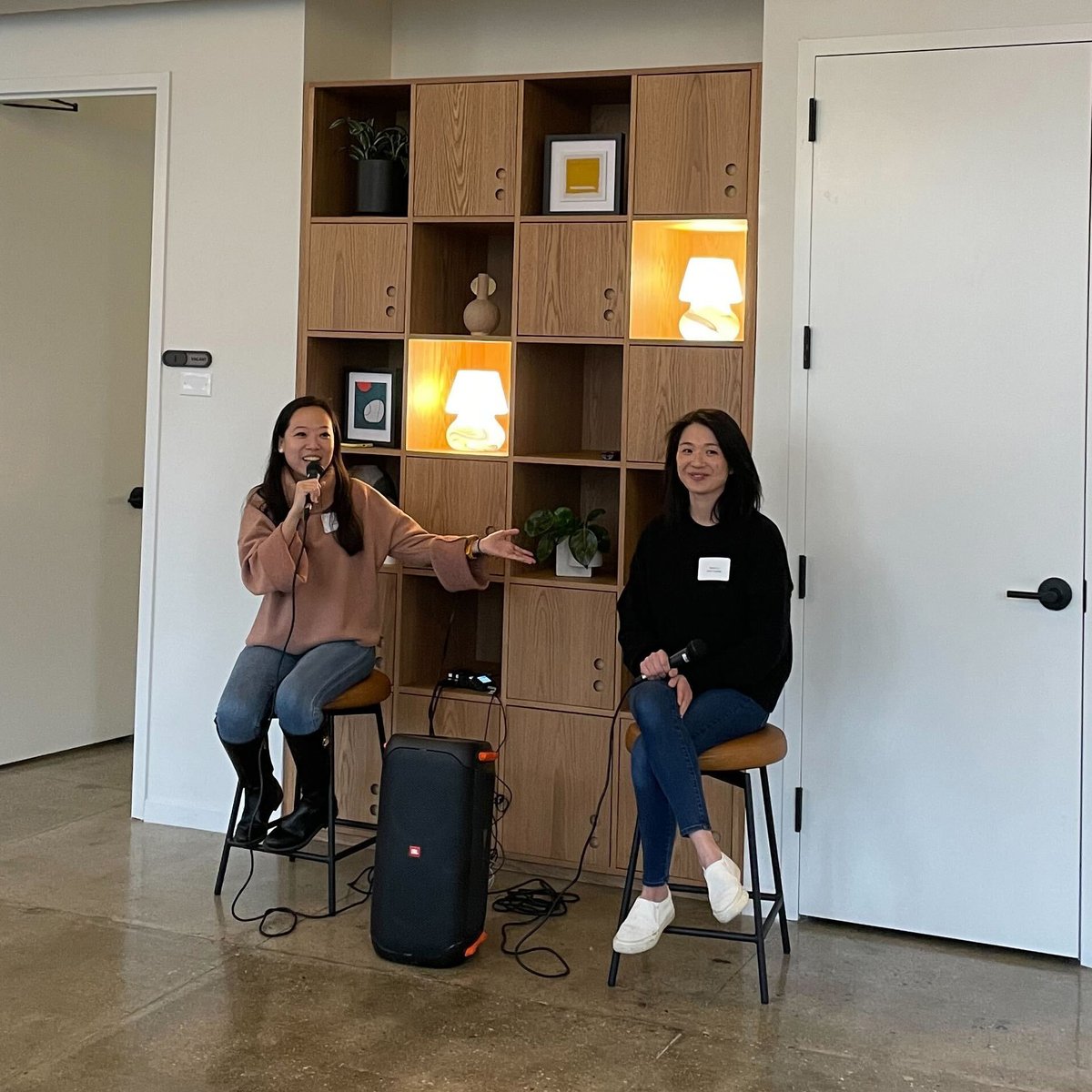 notablecap's tweet photo. It was so fun hosting the @TeamSupermomos female founders + aspiring investors + allies in our NY office! @robin_p_li shared insights and advice on building and cultivating an open mind. We love seeing communities like these come together in New York!

#GGVNYC https://t.co/4A5V1EGH4f