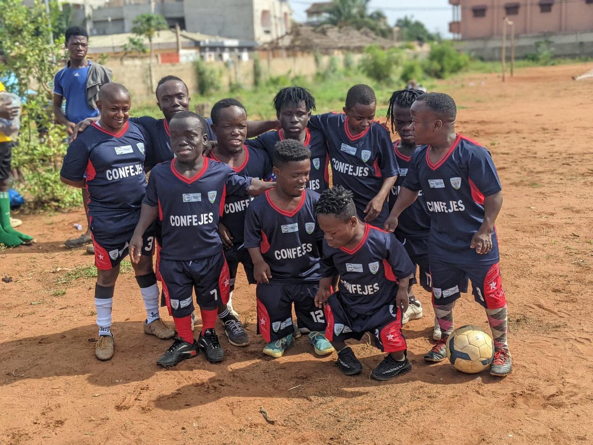 LidiBessi's tweet photo. Félicitations et plein succès à l'équipe de football des personnes de petite taille, dénommée #EspoirFC.
L'inclusion de toutes les couches sociales dans le sport est une réalité dans notre pays le Togo.
@GouvTg https://t.co/1Xe1BaK500