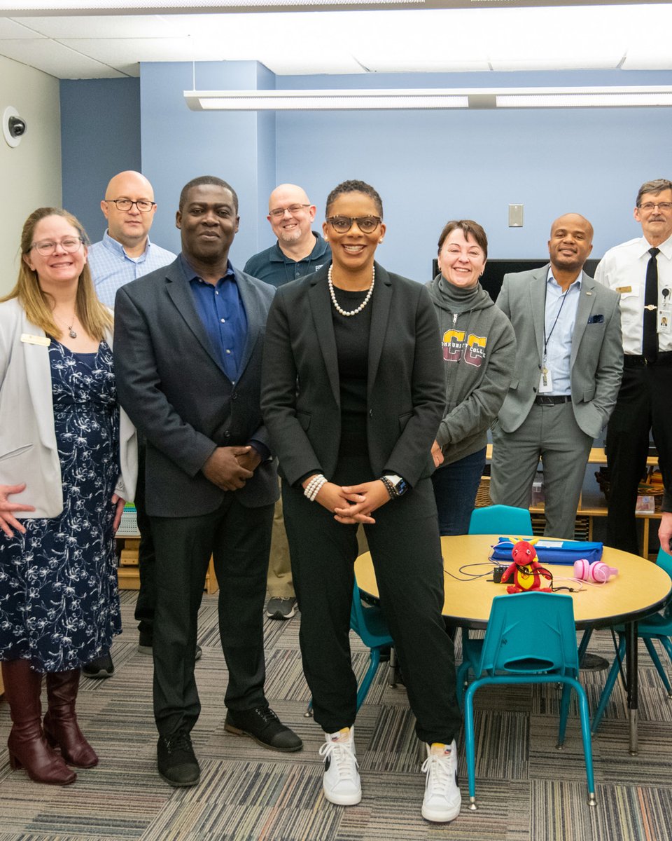 HowardCC's tweet photo. HCC opened a new Family Study Room for student parents.

📍 CL 204

@insidehighered included HCC’s Family Study Room in an article, titled “Academic Success Tip: A (Study) Room of Their Own.”

https://t.co/gCRA1NJn6X

#StudentParent #CommunityCollege #CommunityCollegeStudent https://t.co/vX8cVZA8v2
