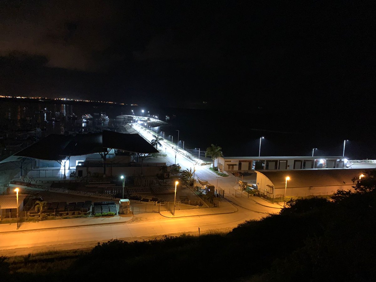 inmobiliarec's tweet photo. En el Puerto Artesanal #Anconcito, administrado por #Inmobiliar, se realizó el mantenimiento y reparación de las luminarias. De esta manera, generamos espacios adecuados para los pescadores y moradores del sector. 🛥️ https://t.co/8VOv7CWwiC