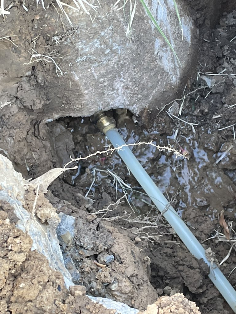 UncleHunter's tweet image. Awesome job @MEM_PublicWorks came to repair sewer cut the water line . Then just cut everything else for no reason. No water for 24hrs and they didn’t show up today. Phone 636-7125 disconnected. What a joke!!!!!