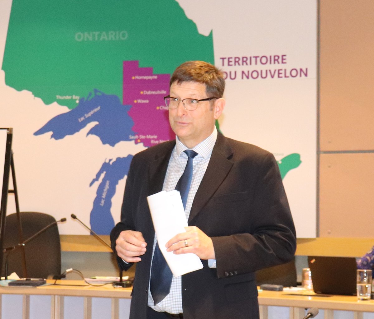 CSCNouvelOn's tweet photo. Jean-Luc Proulx, Leader pédagogique pour le Centre franco et Crystal Dupuis, conseillère pédagogique au CSC Nouvelon, animent la formation sur les espaces d’apprentissage réimaginés au 21e siècle.  #NouvelonEnAction https://t.co/uVZciU55Gk
