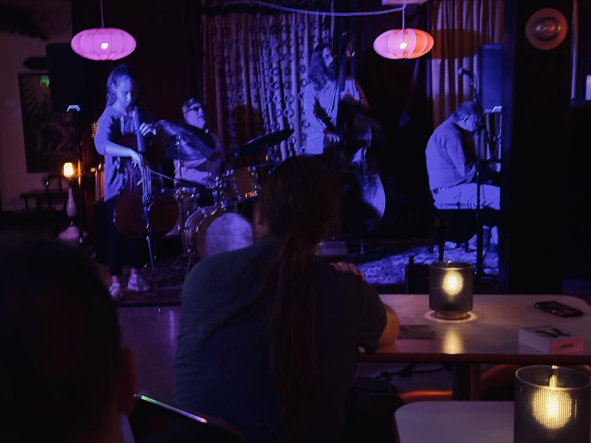 Bringing this old 70’s bar back to life has been a blast. Where else does a 13 yr old jazz cellist get to jam w some of the best musicians around?

#TheLounge #Bramsters