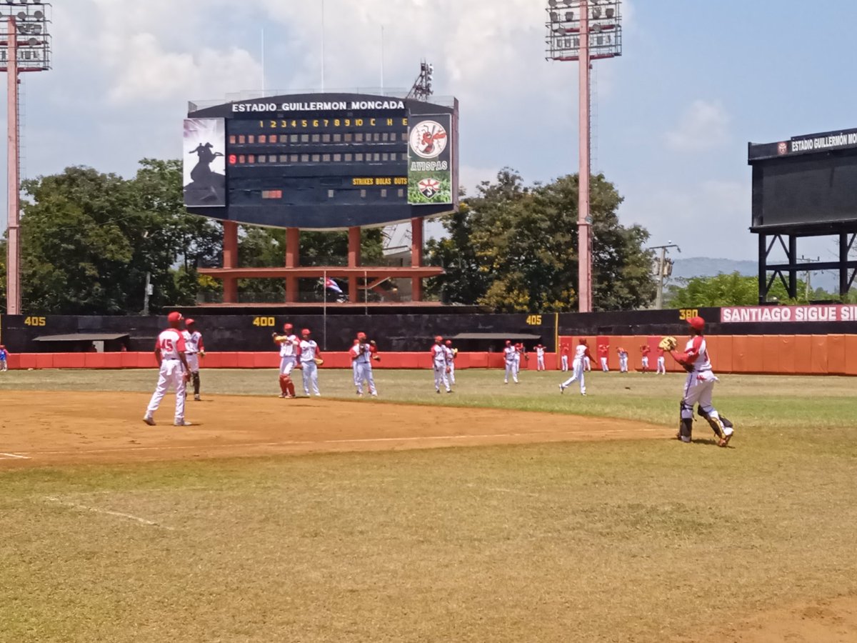 britaalberteris's tweet photo. Breves instantes para iniciar la #62SN en #SantiagodeCuba ante #Artemisa. https://t.co/ryFQfdSEQd